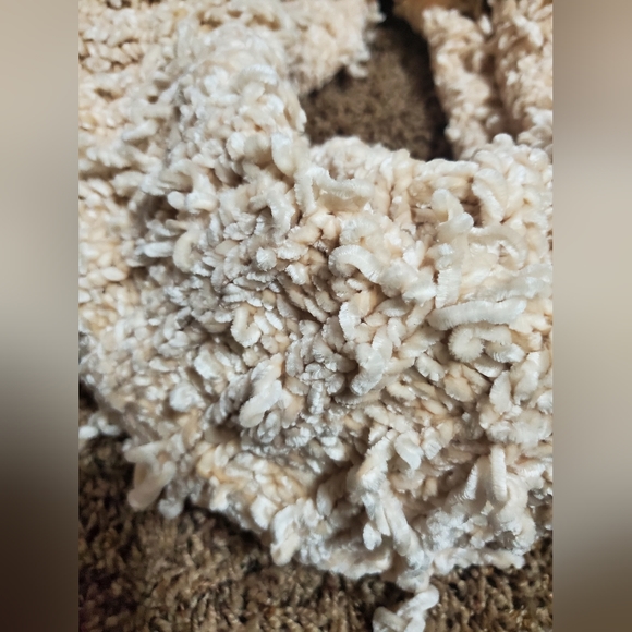 Peace & Pearls infinity scarf - Picture 2 of 4